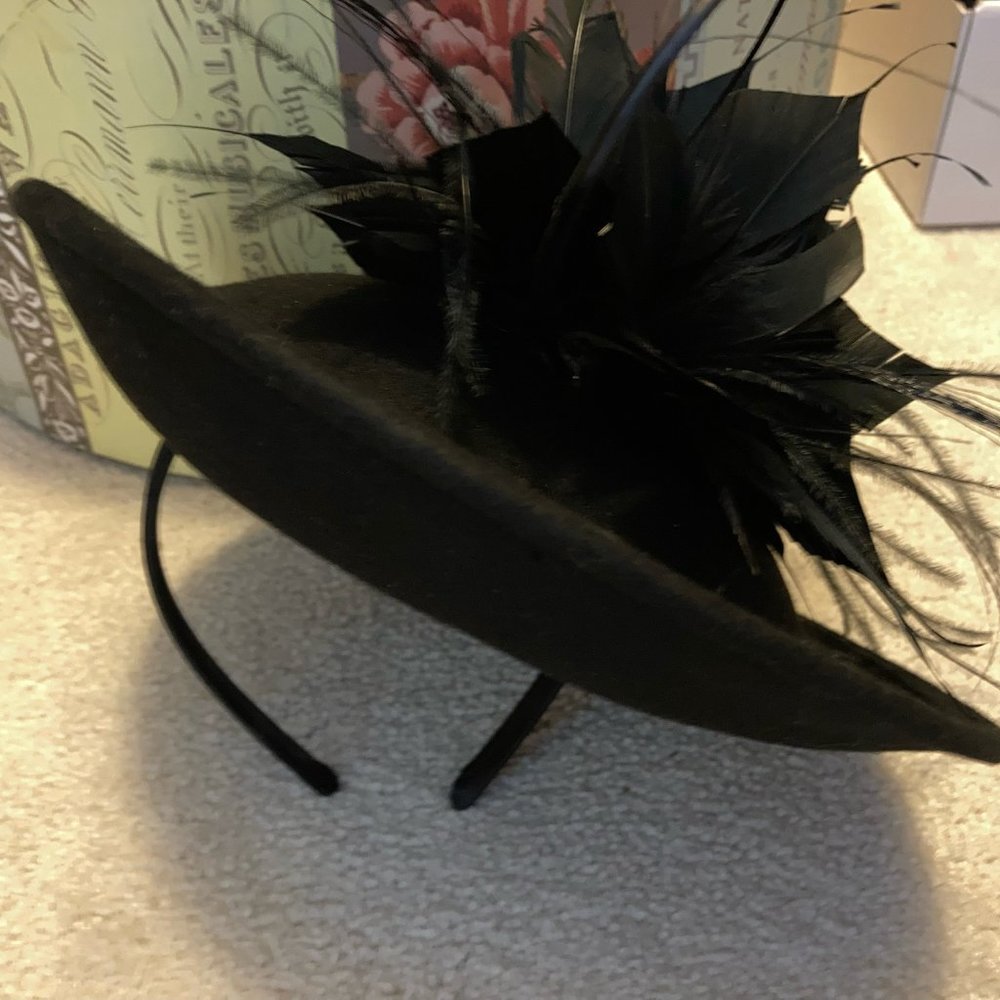 black felt fascinator
